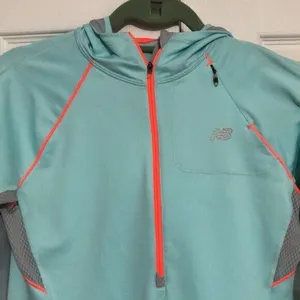 New balance 1/4 zip up hooded activewear shirt women's size‎ small thumbnail 2