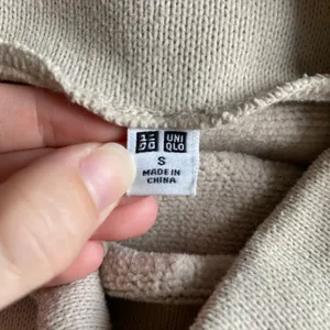 Uniqlo Mock Neck Sweater Womens Size S‎ Beige Winter Streetwear thumbnail 2