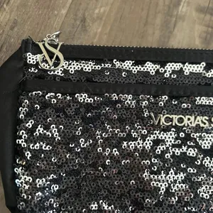 Women's Victoria’s Secret Black Sequin Clutch Bag Silver Zipper & Logo thumbnail 2