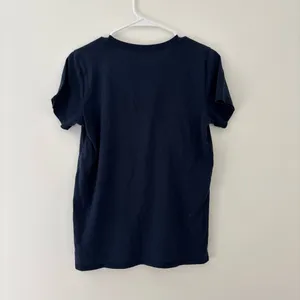 Hollister navy blue graphic tee   thumbnail 3