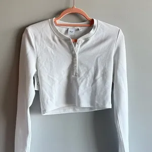 NWT Aritzia cropped waffle knit long sleeve button up henley thumbnail 1