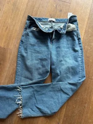 Curve Love Abercrombie High Rise 90s Relaxed Frayed Hem Jeans thumbnail 4