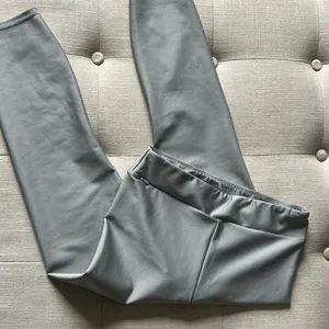 Alo Yoga Grey Cropped Workout Leggings Size Small thumbnail 1