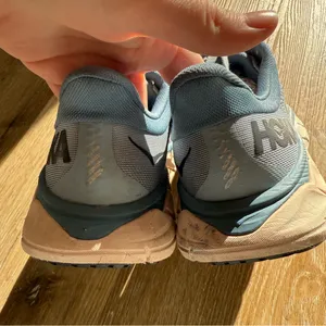 Hoka Arahi 5 Running Shoes in Blue Fog/Provincial Blue with Pink Details Size 9B thumbnail 4