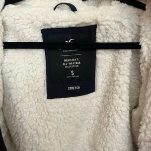 Hollister Navy fur lined coat.‎ Size S thumbnail 4