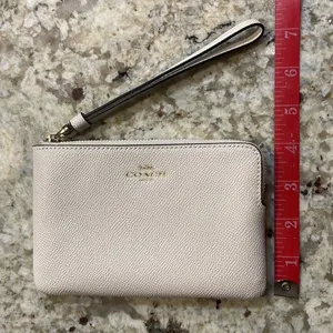 BNWT Coach Corner Zip Wristlet thumbnail 8