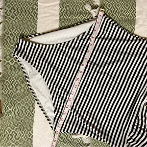 Old Navy•B&W Striped Halter One-Piece Sz XL thumbnail 4