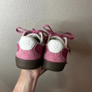 HBD Happy Bird Days x We Flower pink retro court suede sneakers EU 39 / Men 6.5 thumbnail 5