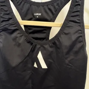 AARMY‎ Black Racerback Sports Bra Medium Logo Activewear Workout Top thumbnail 4