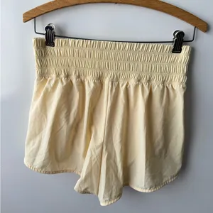 Old Navy Cream High‎ Waist Shorts with Elastic Waistband thumbnail 4