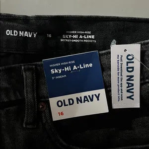 Old Navy NWT 16 Black Denim 3” Inseam Higher High Rise Sky-Hi A-Line Jean Shorts thumbnail 3