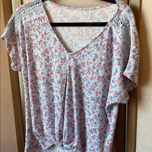 FINAL MARKDOWN Floral Women's Top large thumbnail 1