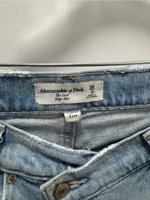 Abercrombie and Fitch The Dad High Rise 26 Light wash Curve Love thumbnail 5