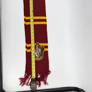 Harry Potter Gryffindor Scarf Maroon Gold Striped House Crest Fringed Knit Scarf thumbnail 2