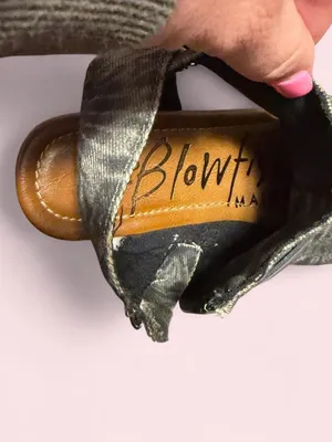 Blowfish Women's Gray Tie Dye Slingback Sandals with Black Straps thumbnail 6