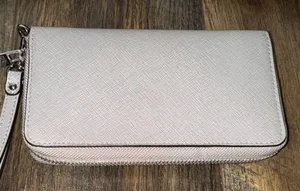 Like new!  wristlet wallet! thumbnail 2