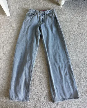 Edikted Raelynn Washed Low-Rise Jeans thumbnail 1