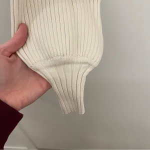 Hera Collection NWT Cream Turtleneck Sweater thumbnail 4