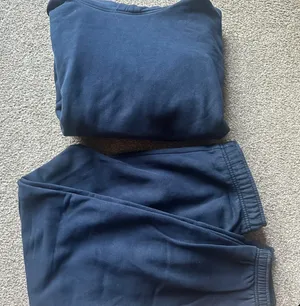 Aritzia Mega Fit SweatFleece navy blue sweatpants. Super cute! #sweatset #navy #artitzia thumbnail 2