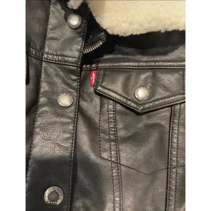 Levis Womens Sherpa Lined Faux Leather Trucker Jacket Black S Removable Collar thumbnail 5