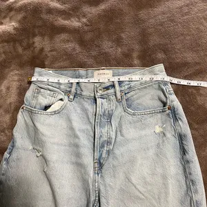 PACSUN Dad Jean Light Wash Denim Distressed Button Fly Women’s 26x29 EUC thumbnail 7
