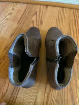 Baretraps Woman's Brown Ankle Boot Hidden Wedge Size 6 thumbnail 4