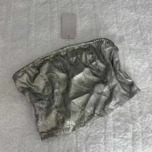 Musera Women's Gold and Silver Crop-top thumbnail 5