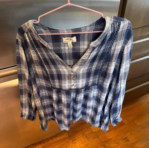 Wrangler blue plaid top features a flowy top women's XL thumbnail 1