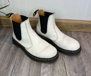 Dr. Martens 2976 White Leather Pull On Chelsea Boots Yellow Stitching Womens 8 thumbnail 1