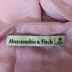 Abercrombie & Fitch Pink Twist Front V-Neck Flutter Sleeve Crop Top Blouse Sz M thumbnail 3
