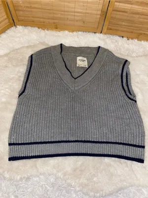 Abercrombie & Ditch Women's Grey black stripe trim V-Neck Knit Sweater Vest S thumbnail 3