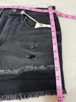 Good American Good Curve Jean Shorts Size 6/28 thumbnail 9