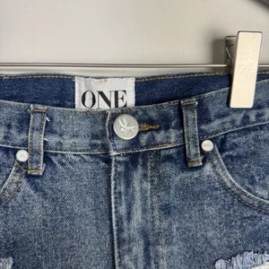 One by One Teaspoon Outlaws Size 26 Denim Shorts Button Fly High Waist Cotton thumbnail 2