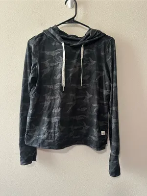Vuori halo essential hoodie black camo fits like a medium thumbnail 4