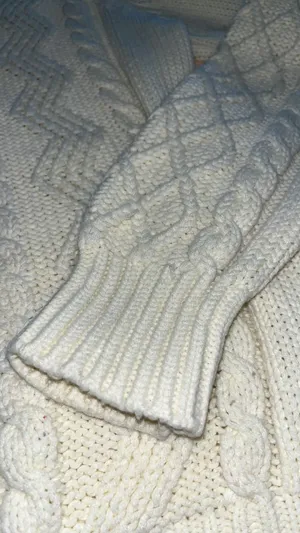 Cream Sweater Tan Size M thumbnail 3