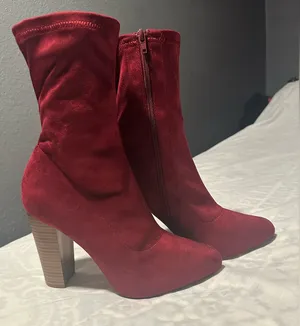 Chic burgendy Suede Heeled Boots Red Size 7.5 thumbnail 1