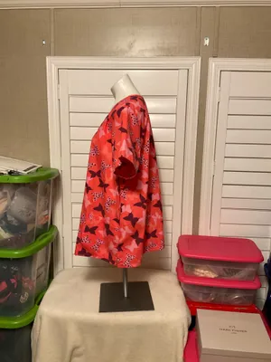 SB Scrubs Top Women’s S Winter Themed Red V-Neck Pullover Cotton thumbnail 4