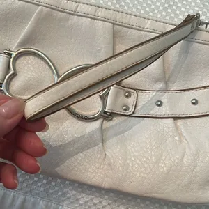 XOXO Y2K white faux leather wristlet clutch with silver heart EUC thumbnail 2