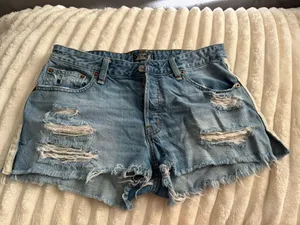 Abercrombie Low-Rise Boyfriend Shorts thumbnail 1