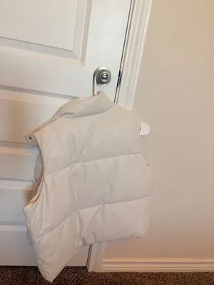 Old Navy Puffer Vest thumbnail 2