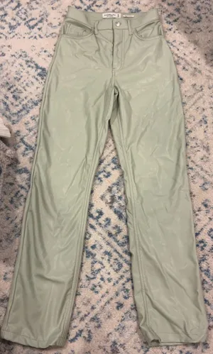 The 90s Straight Abercrombie Ultra High-Rise Green Leather Pant thumbnail 3