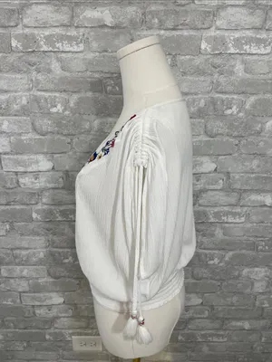 Band of Gypsies White Embroidered V-Neck Peasant Top thumbnail 2