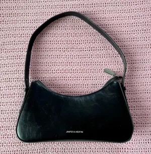 VICI Small handbag thumbnail 1
