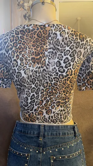 GUESS Beach Leopard Print Logo Crop Top Shirt Size XS thumbnail 6