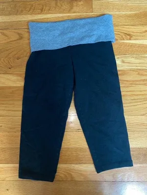 PINK - Victoria's Secret Capri Leggings thumbnail 1
