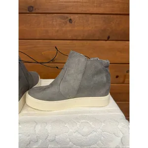 Universal Thread Gray Faux Suede Booties Sz 6.5 NWT thumbnail 5