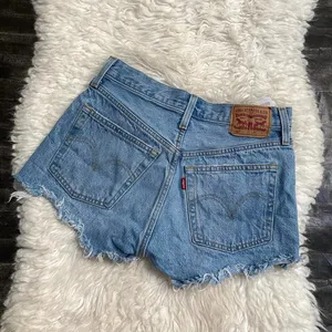 LEVI'S 501 MEDIUM WASH BLUE DENIM SHORTS BUTTON FLY HIGH RISE CASUAL BASIC Y2K thumbnail 6