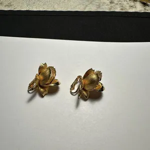 Signed Pastelli Rose Flower Gold Tone Vintage Clip On Clip-on Earrings thumbnail 3