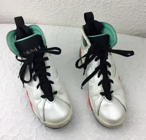 Nike Air Jordan Size 6 Youth Retro Basketball 705417-138 White Verde Sneakers. thumbnail 1