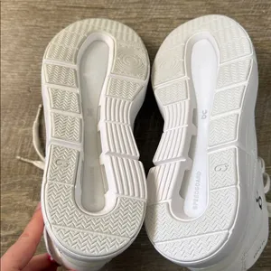 Women’s On The Roger Clubhouse Mid Size 8.5 thumbnail 6